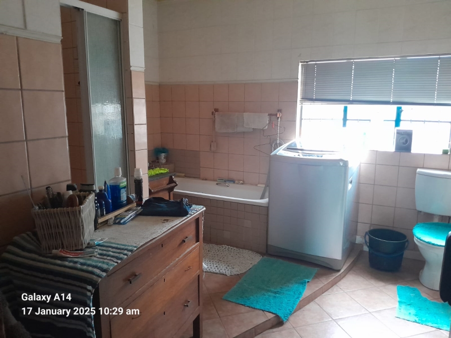 6 Bedroom Property for Sale in Bodorp North West